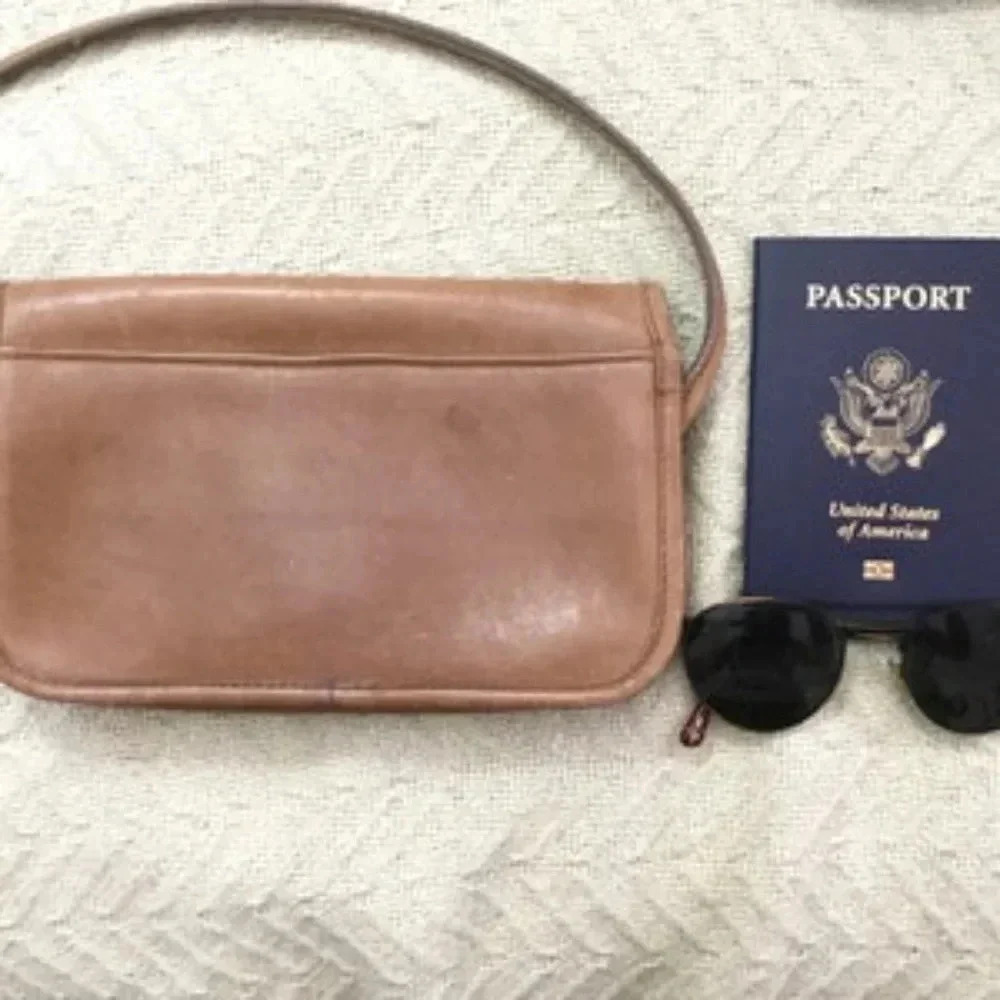 COACH | Tan Camel COACH Distressed Leather Small Mini Coin Phone Wallet RARE Bag - Picture 4 of 10